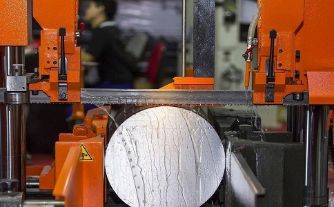 玉山立式金属带锯床切削出现跑带故障解决方法！